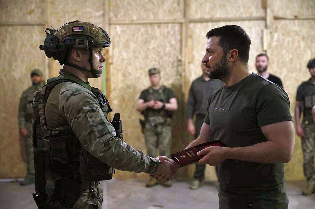 Trump Pressures Zelenskyy to Surrender Donbas – Meets with European Leaders in Washington